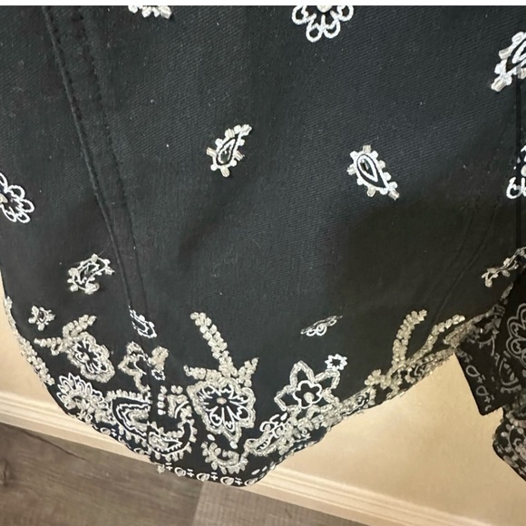 Vintage Oversized Embellishments & Embroidered
Jean Jacket 3X - Picture 3 of 11